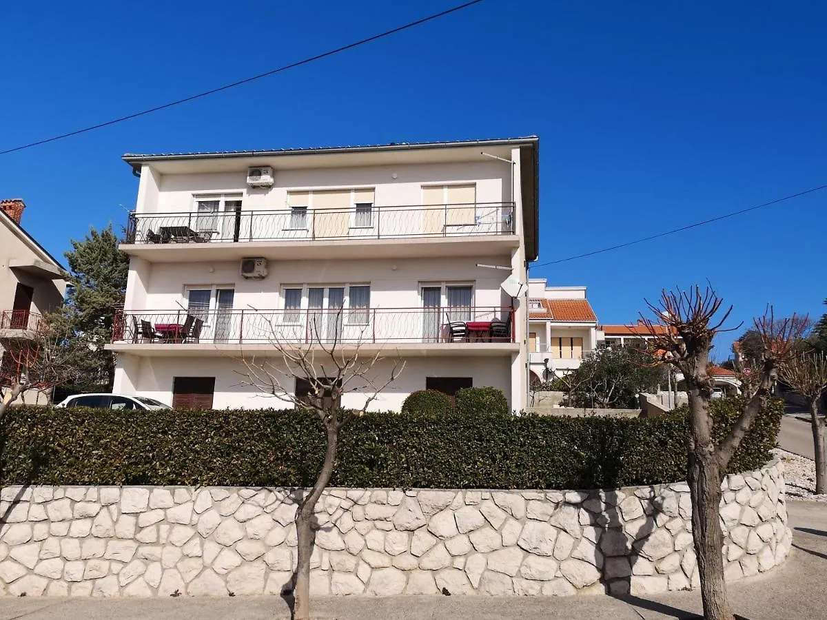 اتصالات Apartments With A Parking Space Novi Vinodolski - 19057 